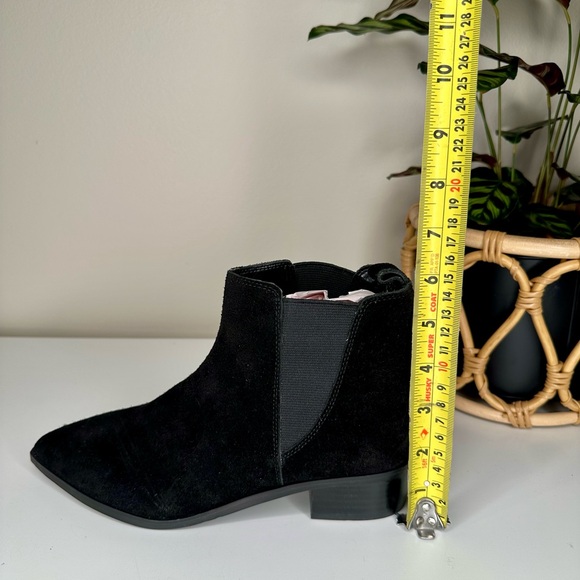 New Marc Fisher Black Suede Pointed-Toe Ankle Boots Slip-On Fall/Winter Size 6 - Picture 11 of 14